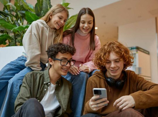 smartphone-ado-conseil-bien-equipe
