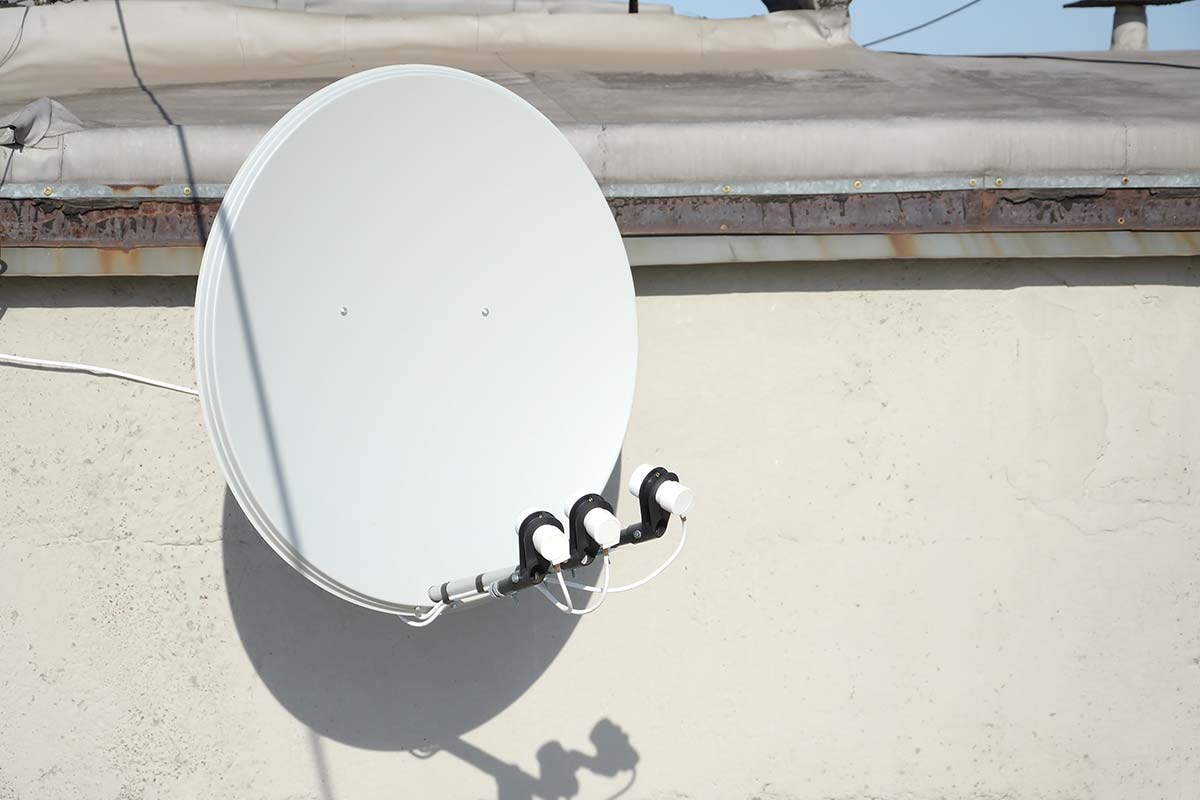 internet-par-satellite-une-solution-pratique-quand-la-fibre-est-absente